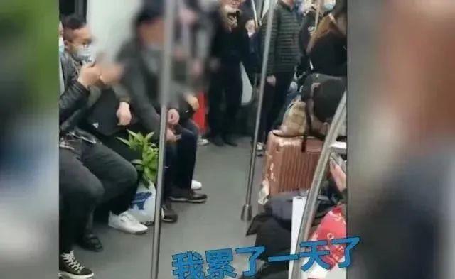 无码偷拍视频曝光，真实场景令人震惊，网友热议不断