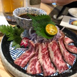 日本肉料理正宗亚洲风味，探索和牛美味，体验寿喜烧，传统与创新融合