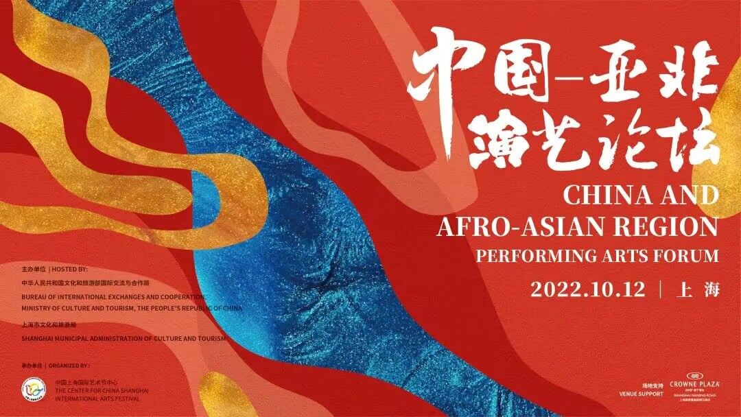 裸女活动自由舞动绽放魅力，展现自信美，传递艺术力量