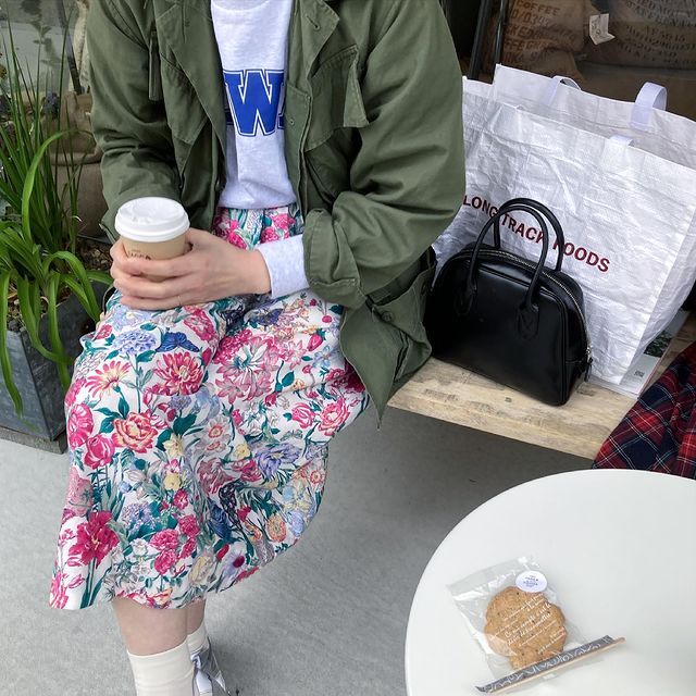 粉嫩小泬p浜清新甜美风，少女感十足，穿搭必备单品