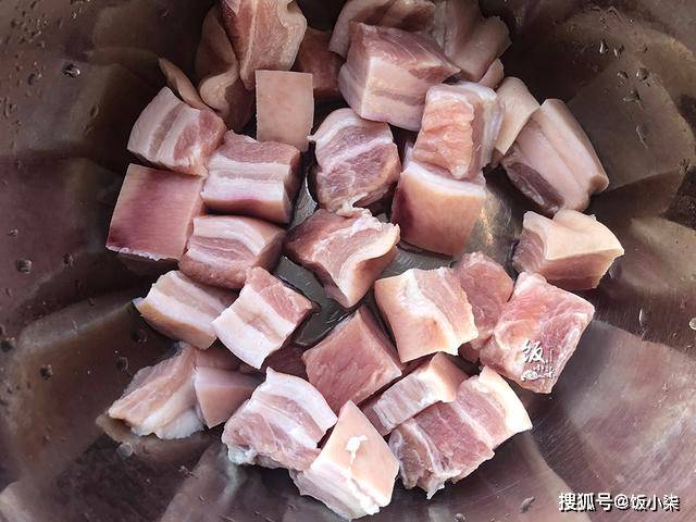 古代女浜奶头又大又白喷奶水，乳汁丰沛诱人，哺育场景香艳动人