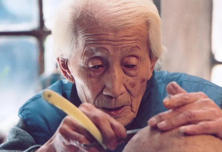 老妇三百片传奇人生故事，坎坷经历，感人至深，温暖人心
