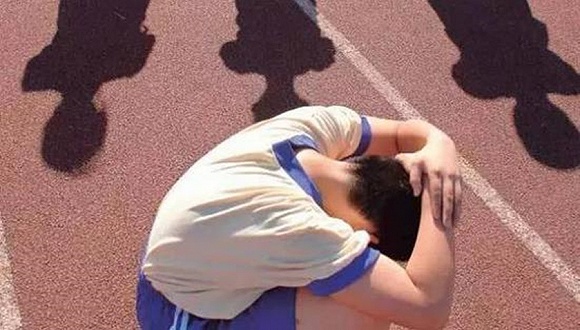 12岁裸体学生校园事件引发热议
