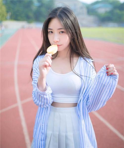 美女光溜溜写真艺术展现自然魅力，优雅身姿，动人瞬间