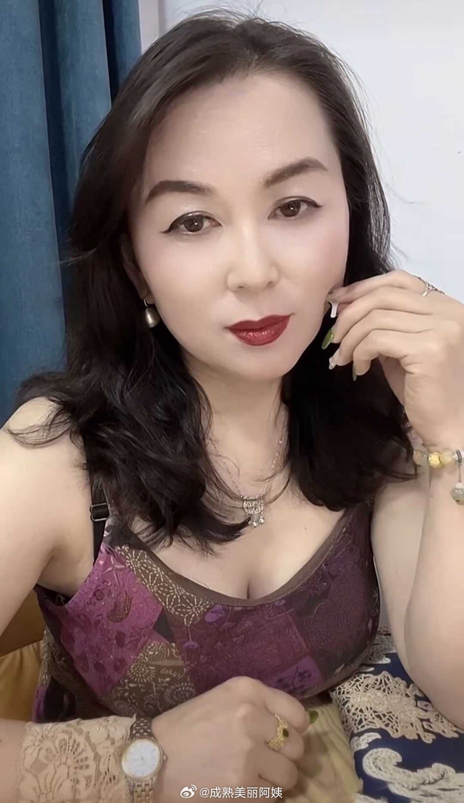 老肥熟妇的居家生活日常，温馨舒适，充满幸福与欢笑
