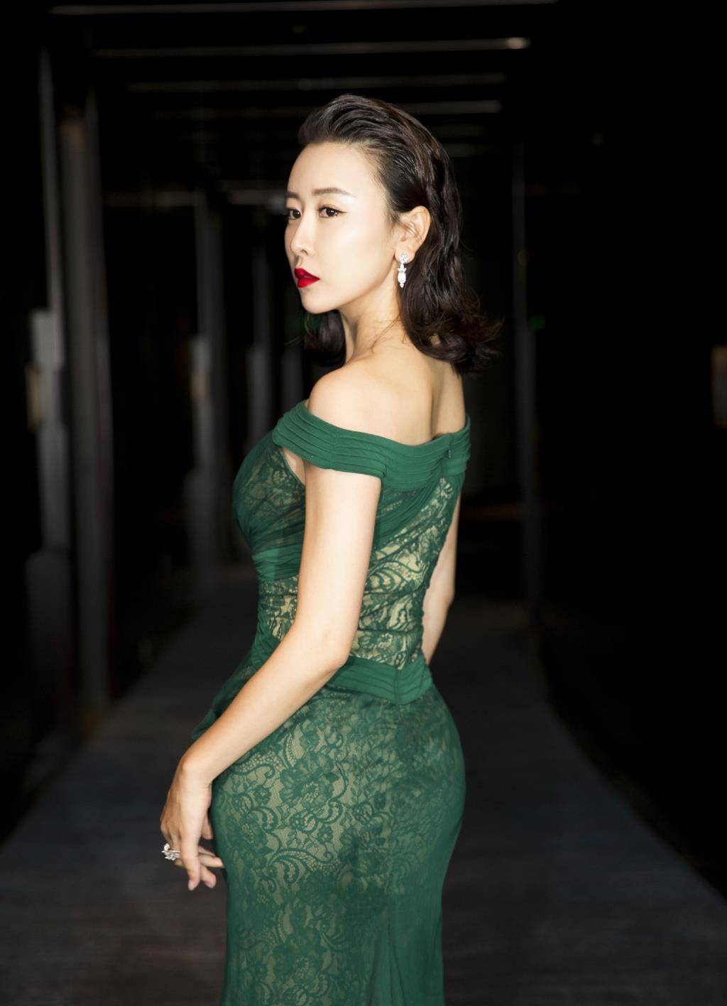 国产熟妇精品AAAAA白洁魅力四射,风情万种,展现成熟女性独特韵味 国产熟妇精品AAAAA白洁魅力四射,风情万种,展现成熟女性独特韵味