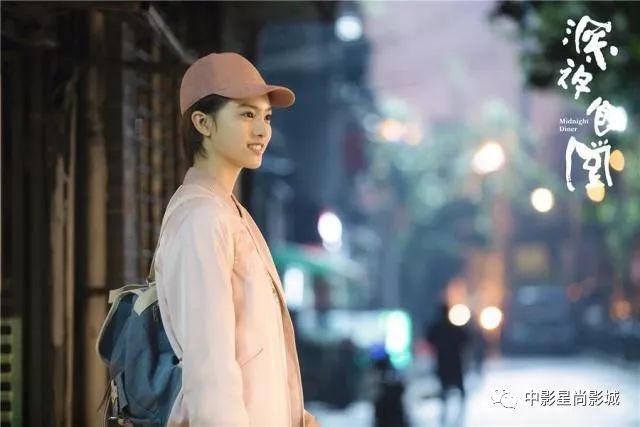 寡妇被老头添一夜舒服吗浜，寡妇独居遇老头，深夜添暖意，舒服吗浜引发邻里热议