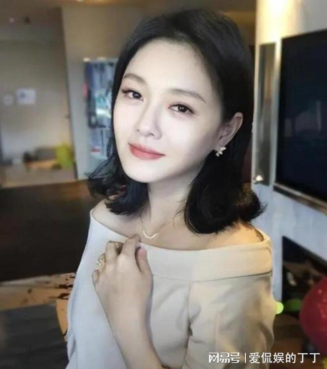 2.李小璐被躁120分风波持续发酵，网友热议不断，真相究竟如何