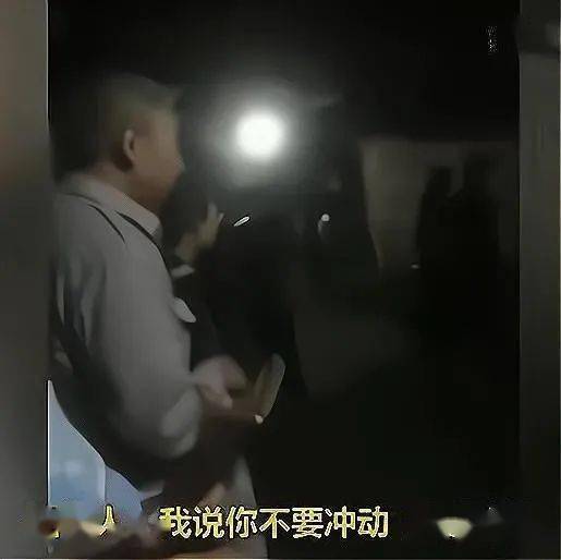 2.KTV朋友把老婆当做妓女引发纠纷，荒唐行为遭曝光，众人谴责