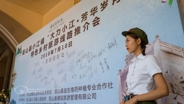 中国熟女老太HD高清视频展现优雅风韵，经典怀旧片段，重温岁月魅力