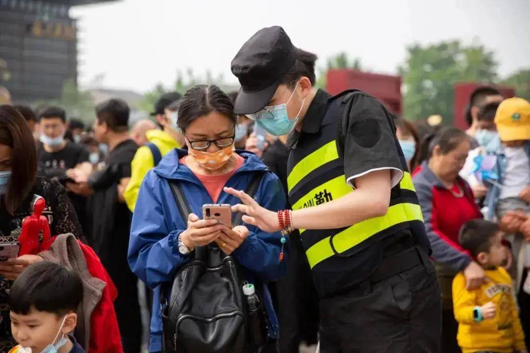 1.操碰人最新在线视频播放精彩瞬间