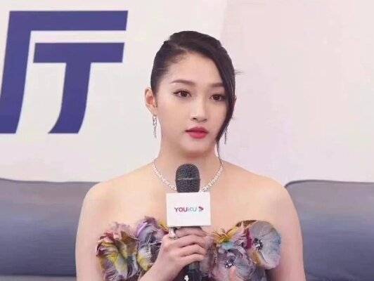 中国巨大粗根19cm浜松盆景震撼亮相，独特造型引热议，园艺爱好者必看精品