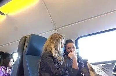 高中女生洗澡遭偷拍,偷拍网站猖獗,家长务必提高警惕 高中女生洗澡遭偷拍,偷拍网站猖獗,家长务必提高警惕