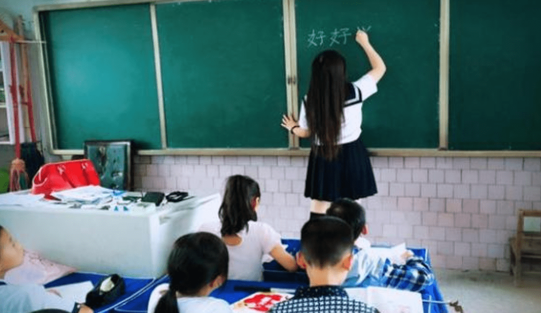 日本老师毛茸茸的温暖课堂，探索治愈系教学，感受独特魅力
