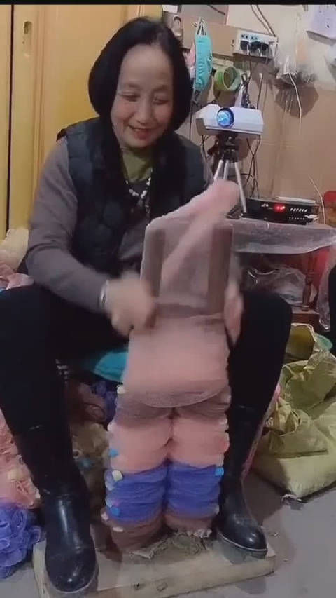 探索美国美女脚心挠痒视频，精选高清内容，满足你的独特喜好