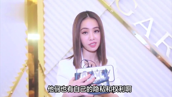 美女光溜溜视频流出引热议，网友疯狂点击，真实画面令人惊叹