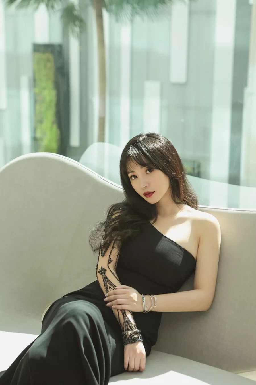 人妻熟妇av又粗又大，激情演绎熟女魅力，深夜独享视觉盛宴