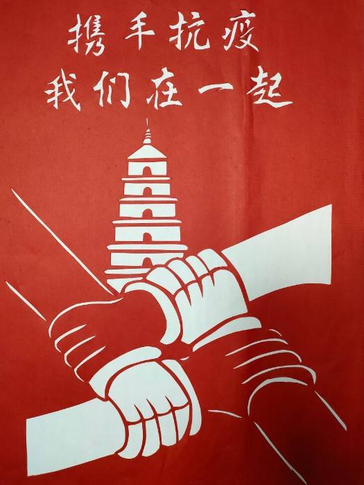 裸女活动自由舞动绽放魅力，展现自信美，传递艺术力量