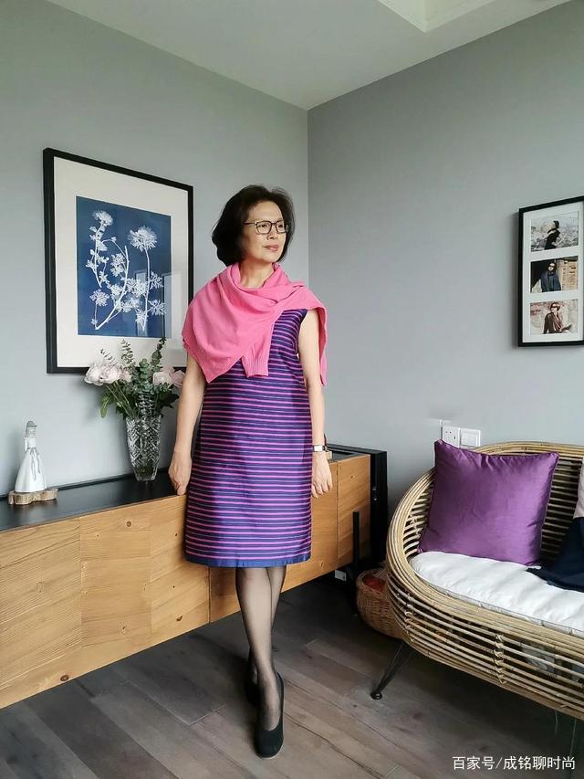 60岁老熟女风采依旧魅力不减，岁月沉淀优雅气质，成熟女性独有韵味