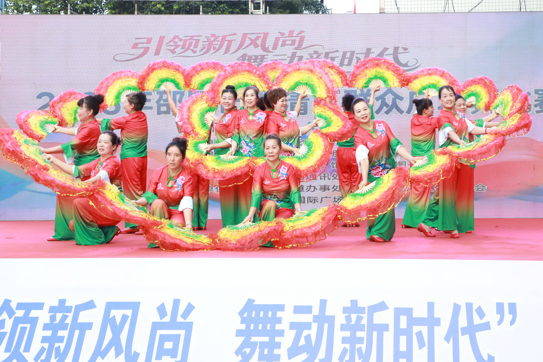 欧美潮席卷全球时尚圈，引领新风尚，重塑潮流定义
