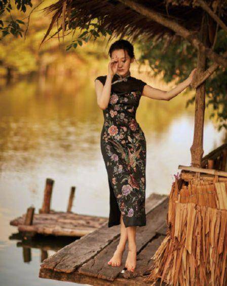 乌克兰熟妇大屁熟妇黄色电影浜，激情剧情引人入胜，性感演绎令人血脉贲张，视觉盛宴不容错过