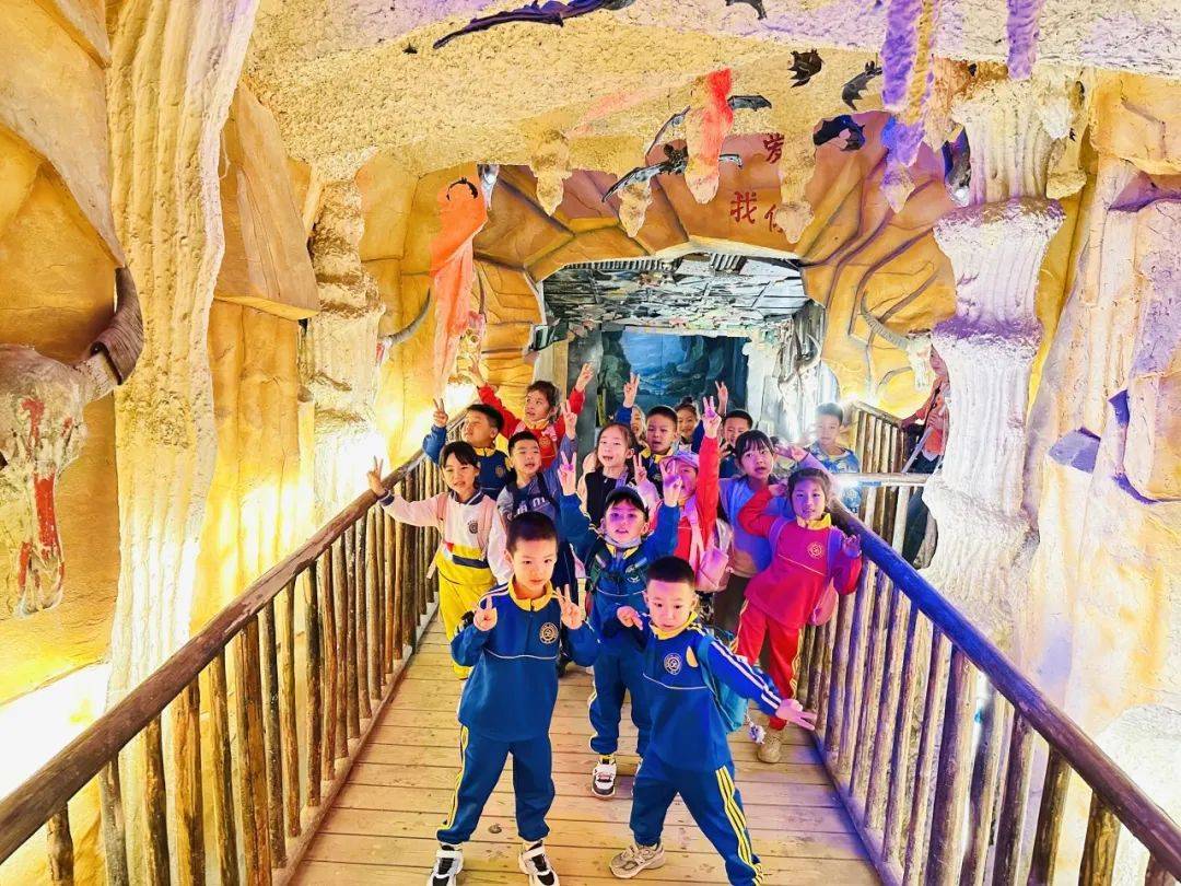 色丁香婷婷一区二区三区绽放独特魅力，探索多彩世界，尽享缤纷体验