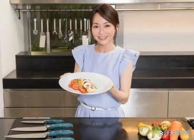 1.人妻厨房色诱风波引发热议