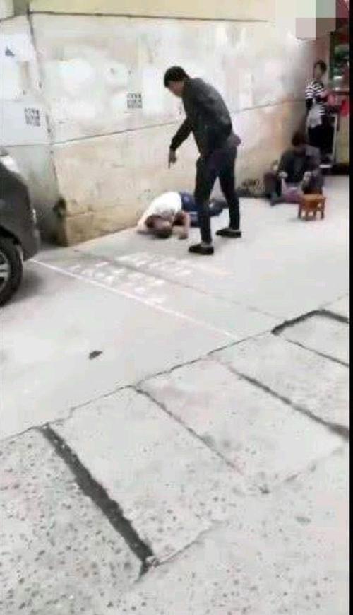 中国女人与黑人激情视频曝光，真实记录跨种族之恋，引发网友热议