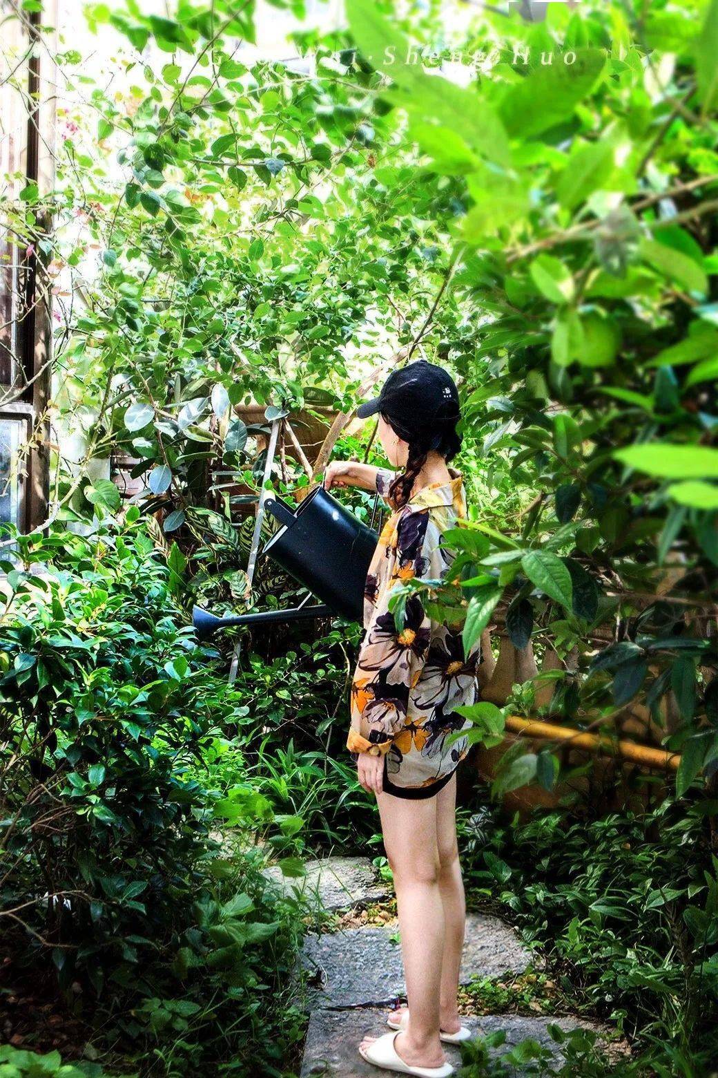 乡下大乳老熟妇邻居教我种地逗趣生活，乡村风情逗乐日常，熟妇邻居的田园乐趣