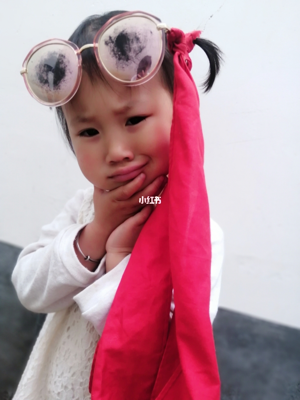 2.幼稚小孩拍视频，搞笑瞬间，童真乐趣，家庭欢乐记录