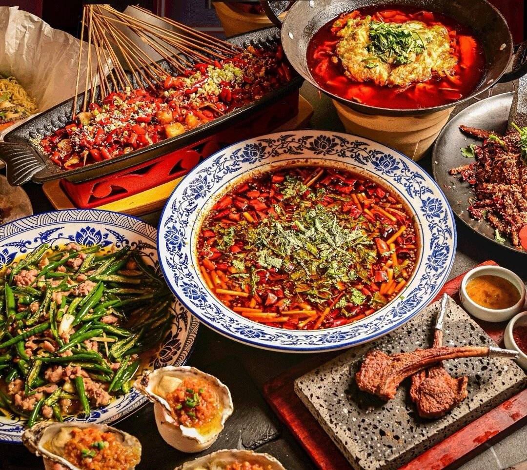 少女四川美食之旅，探寻地道小吃，感受川味魅力与独特文化