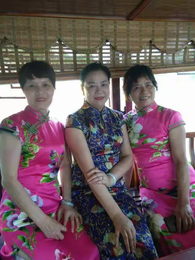1.业余老姑娘的精彩人生故事