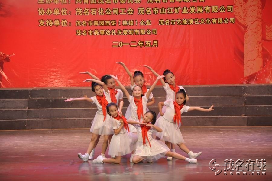 五月亭亭丁香激情动图绽放芬芳，舞动青春，定格唯美瞬间