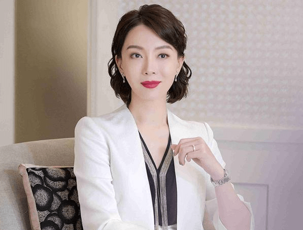 丝袜人妻制服诱惑，风情万种，职场魅惑，尽显优雅气质
