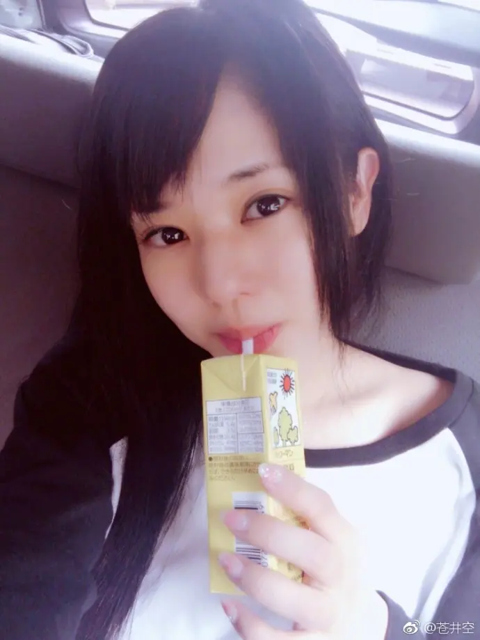 2.苍井空人体摄影美学探索，经典作品解析，艺术价值探讨