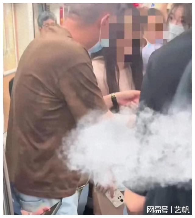 1.性生活偷拍事件引发社会热议