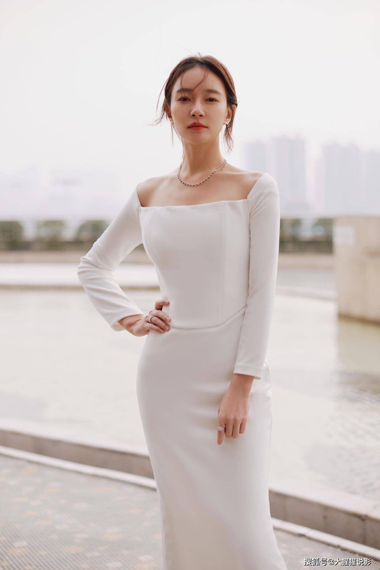AISS爱丝索菲潮喷私拍浜写真集，绝美瞬间，性感诱惑，展现极致魅力
