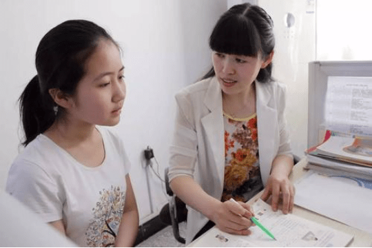 国产老师学生无套视频引发热议，真实场景曝光，网友直呼震惊