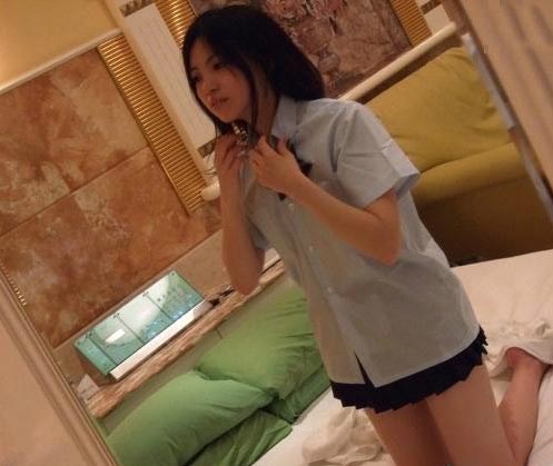 香港少妇XXXX做受6真实经历分享，情感纠葛背后的真相，揭秘她的心路历程与选择