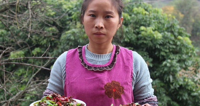 四川少妇BBB的乡村生活日常与美食分享，田园风光，家庭趣事