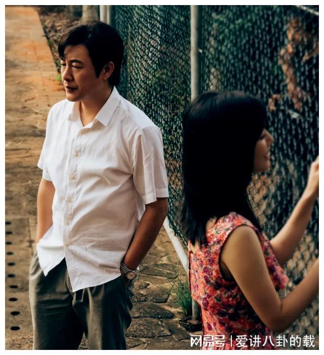 97人妻在线亚洲热播剧情感纠葛引人深思，婚姻生活真实写照，网友热议不断