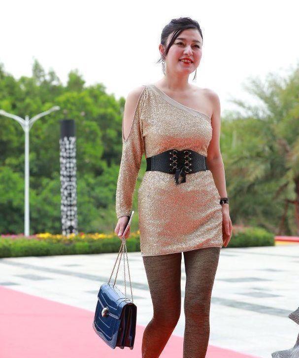 英国丰满老熟女BBWWBBW浜魅力十足,成熟性感风韵犹存,展现独特自信美 英国丰满老熟女BBWWBBW浜魅力十足,成熟性感风韵犹存,展现独特自信美