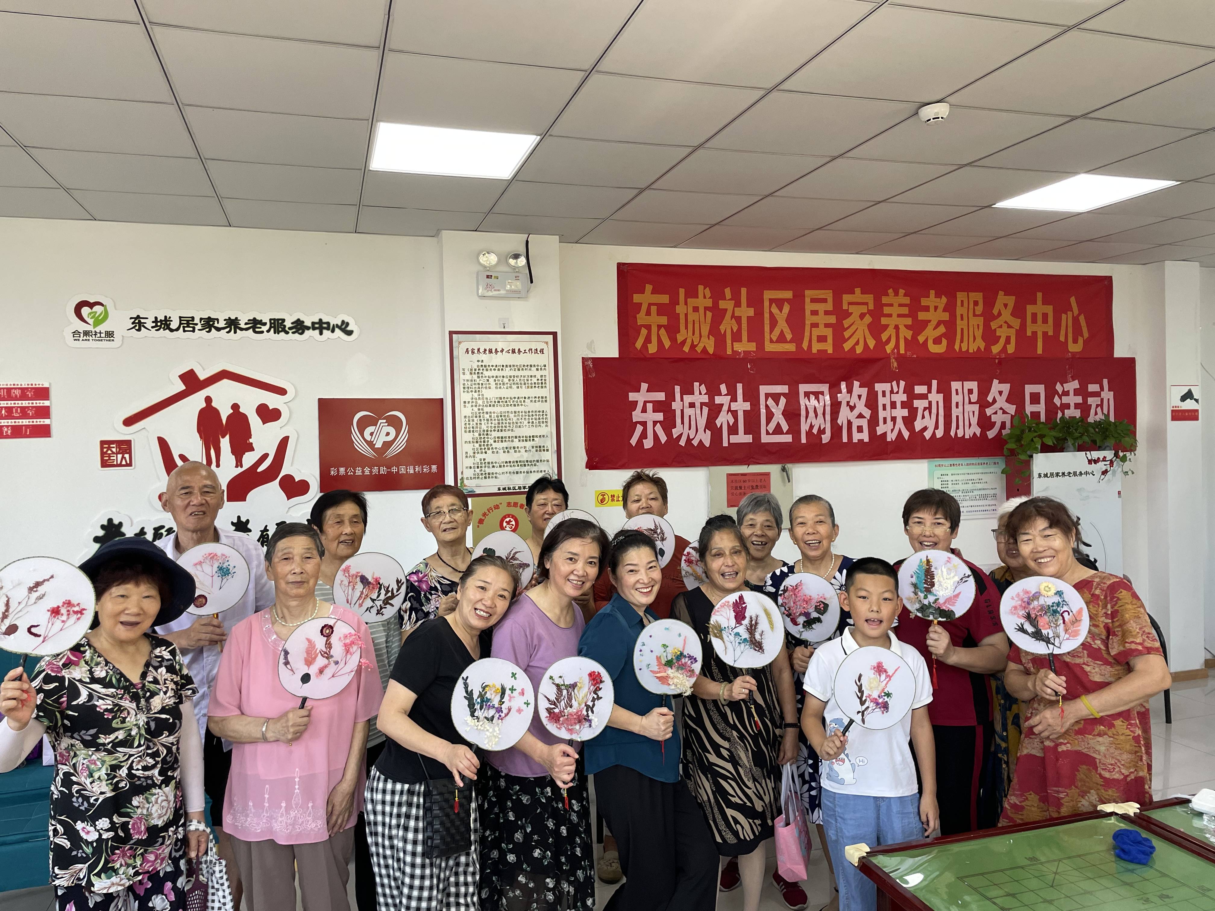 老年人毛片关爱银发族健康生活，传递温暖正能量，共建和谐养老社区