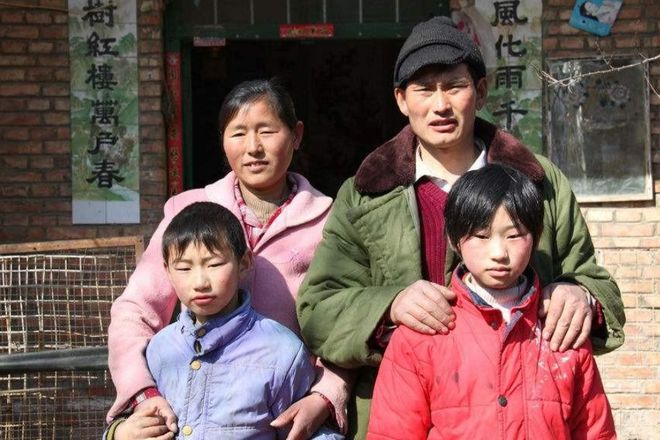 2.偷拍老年肏屄乱伦陷阱，乡村畸恋曝光，深夜禁忌现场流出
