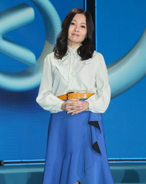 亚洲熟妇魅力无限，成熟女性风采尽显，优雅气质令人心动