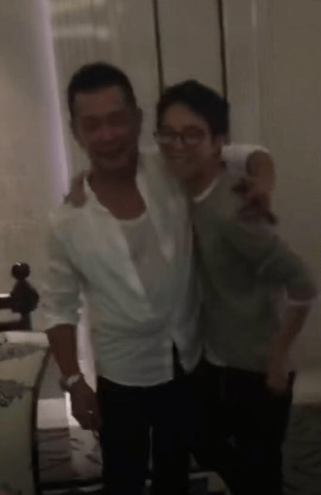 老男人曰b一级一级黄色视频手机上看浜，揭秘中年群体隐秘观影习惯，警惕不良内容传播危害