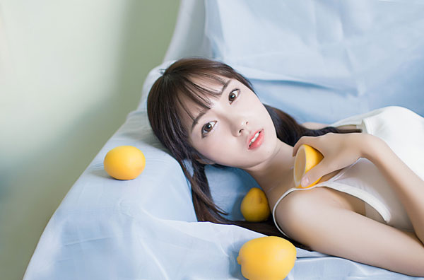 日本少女全裸照片震撼曝光,艺术与争议并存,引发全网热议 日本少女全裸照片震撼曝光,艺术与争议并存,引发全网热议