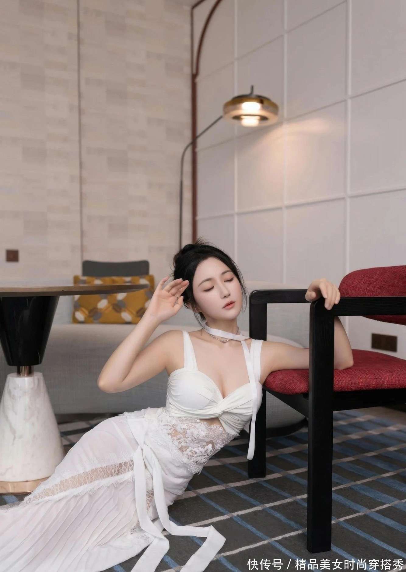 多汁美鲍女生风情万种绽放迷人魅力，优雅诱惑，尽显独特韵味