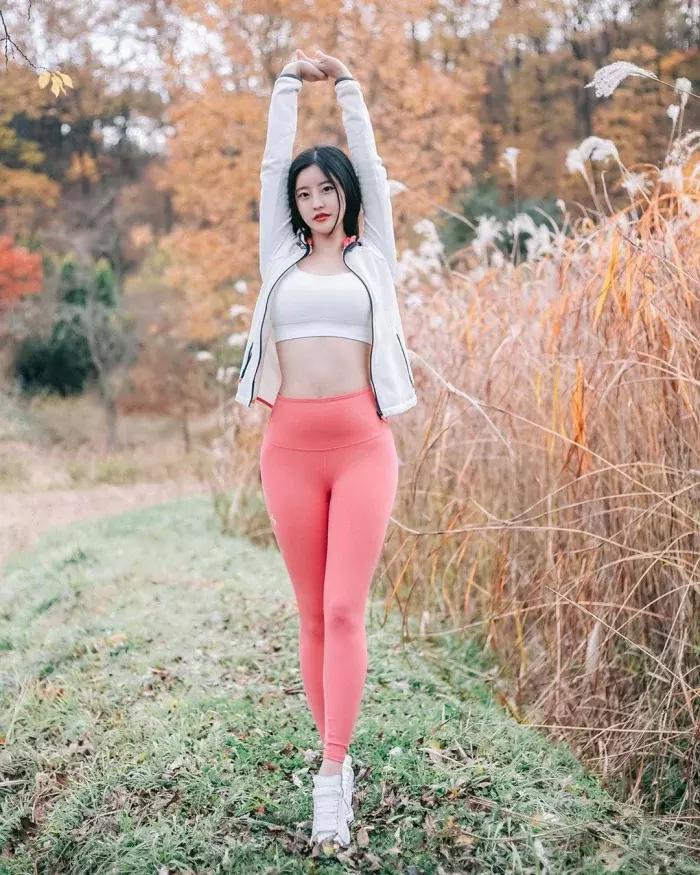 成熟魅力绽放JZZ熟妇风情，优雅自信，展现独特女性韵味