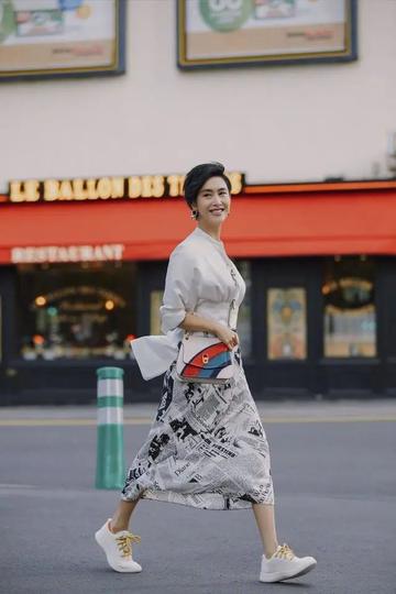 九色老熟女浜风情万种，岁月沉淀优雅魅力，绽放成熟女性独特韵味
